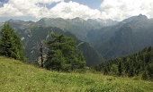 27 Panorama dal Passo di Monte Colle.